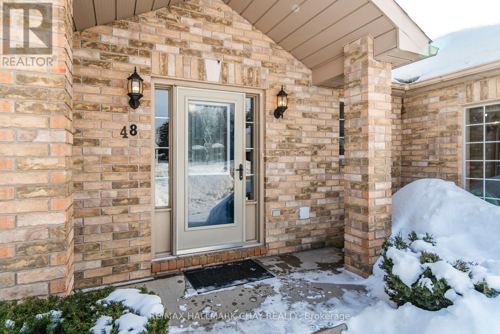 48 Marlow Circle, Springwater, Ontario  L0L 1V0 - Photo 2 - S12842906