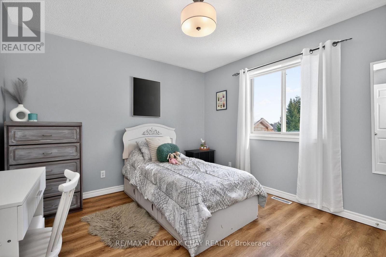 48 Marlow Circle, Springwater, Ontario  L0L 1V0 - Photo 21 - S12842906