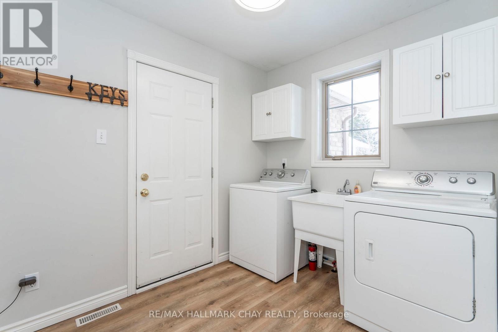 48 Marlow Circle, Springwater, Ontario  L0L 1V0 - Photo 24 - S12842906