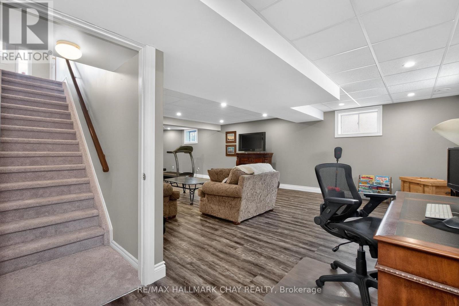 48 Marlow Circle, Springwater, Ontario  L0L 1V0 - Photo 25 - S12842906