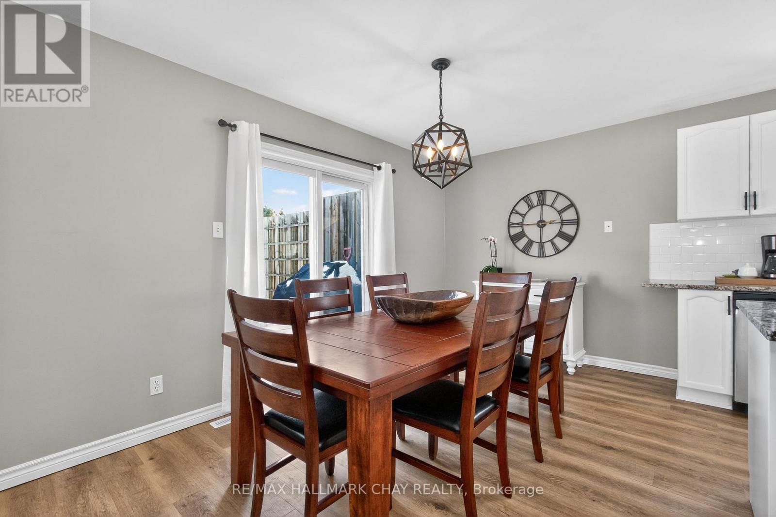 48 Marlow Circle, Springwater, Ontario  L0L 1V0 - Photo 9 - S12842906