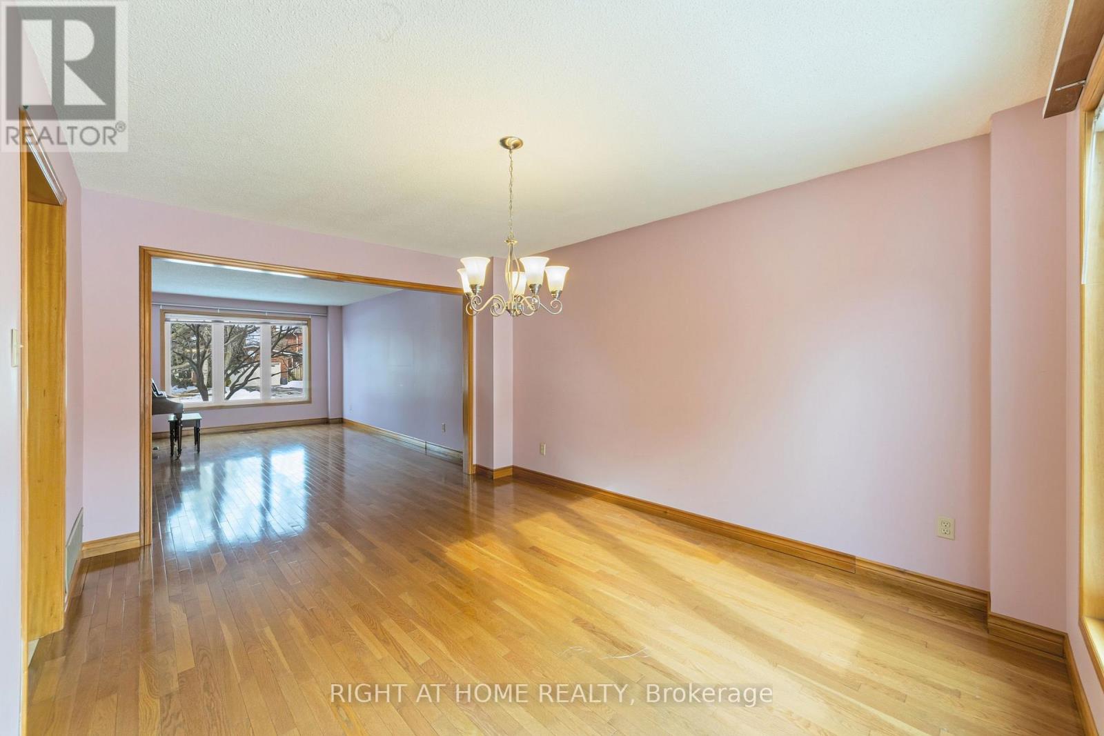 2084 Pen Street, Oakville, Ontario  L6H 3L3 - Photo 10 - W12842778