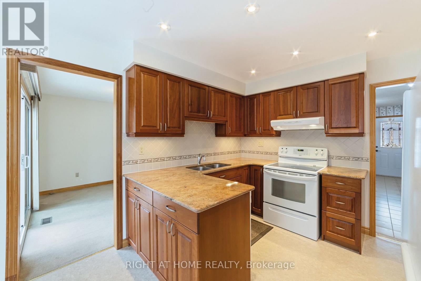 2084 Pen Street, Oakville, Ontario  L6H 3L3 - Photo 12 - W12842778