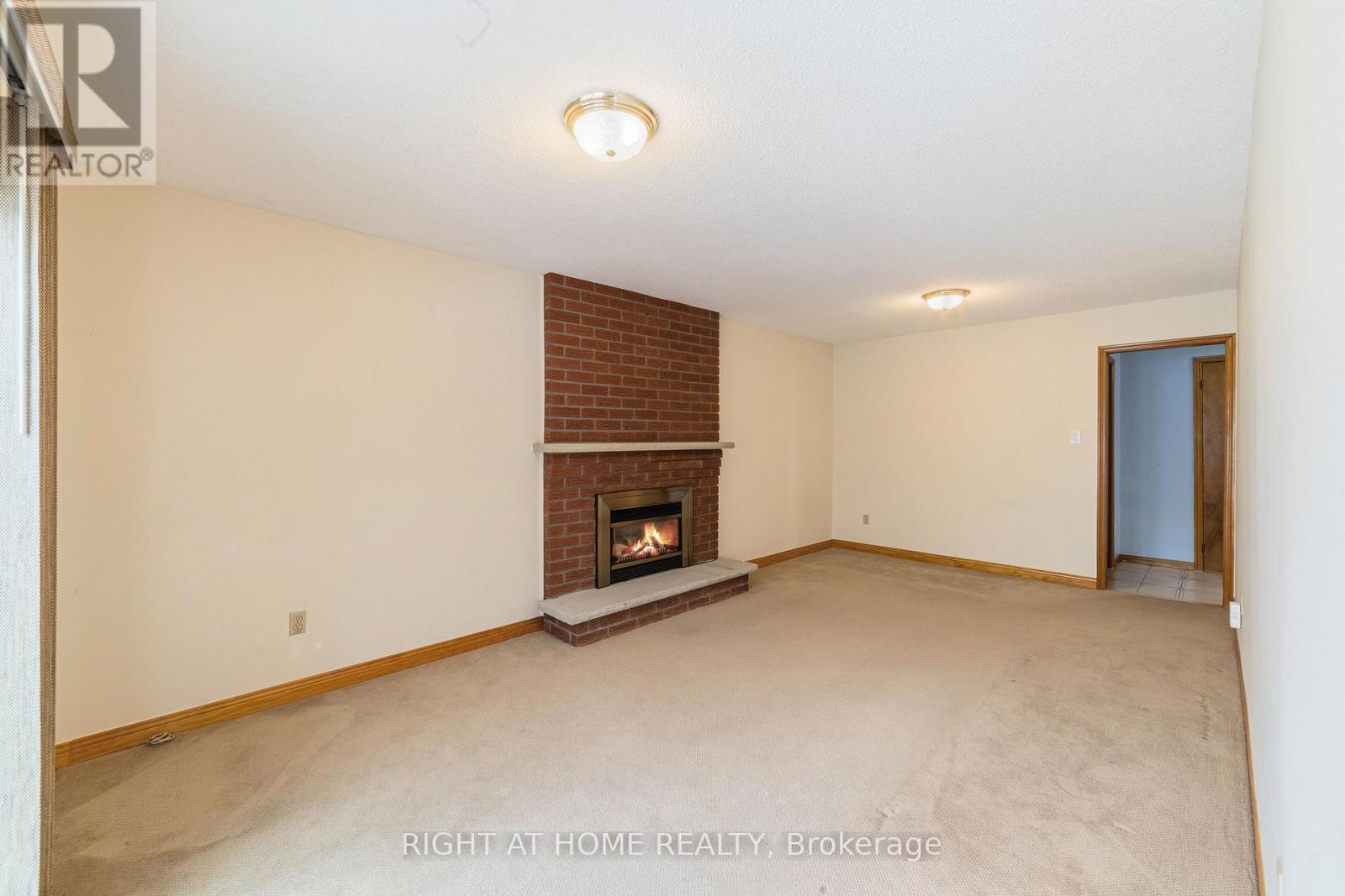 2084 Pen Street, Oakville, Ontario  L6H 3L3 - Photo 16 - W12842778