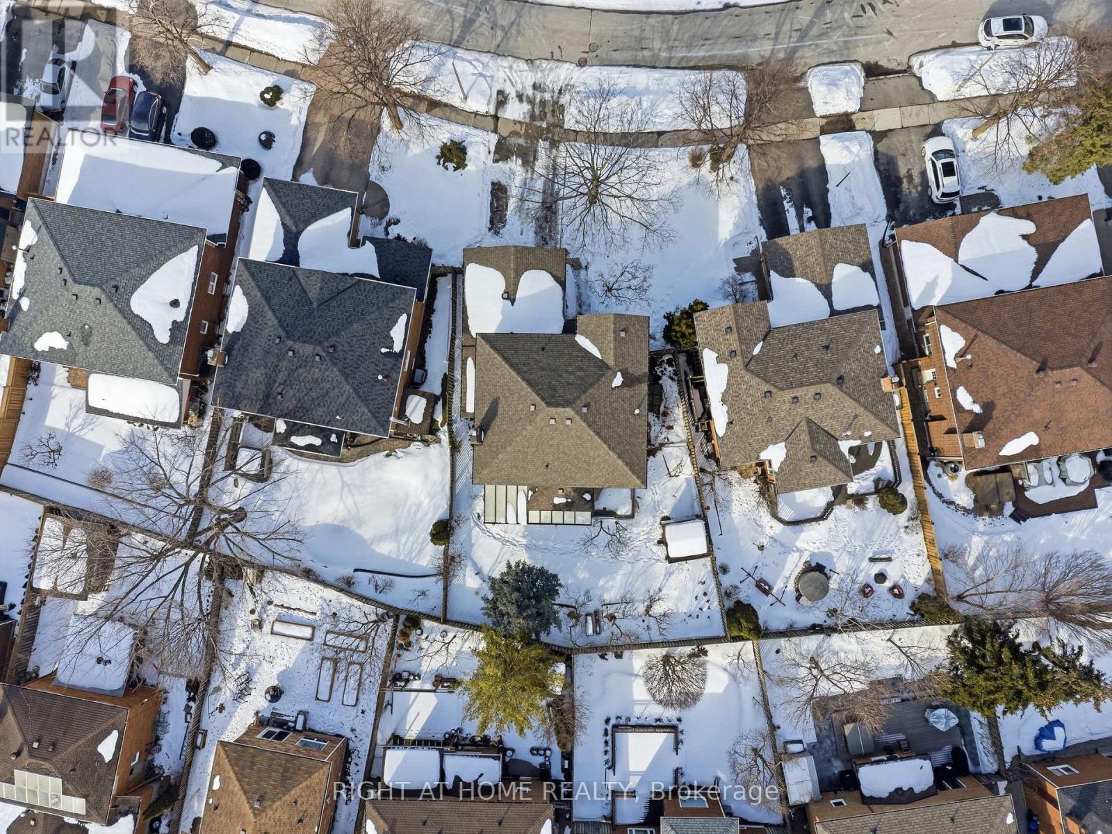 2084 Pen Street, Oakville, Ontario  L6H 3L3 - Photo 2 - W12842778