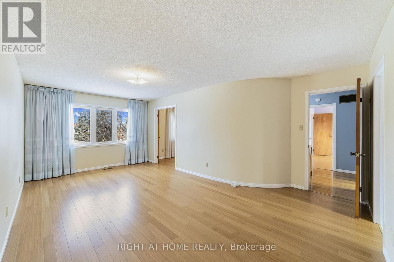 2084 Pen Street, Oakville, Ontario  L6H 3L3 - Photo 22 - W12842778