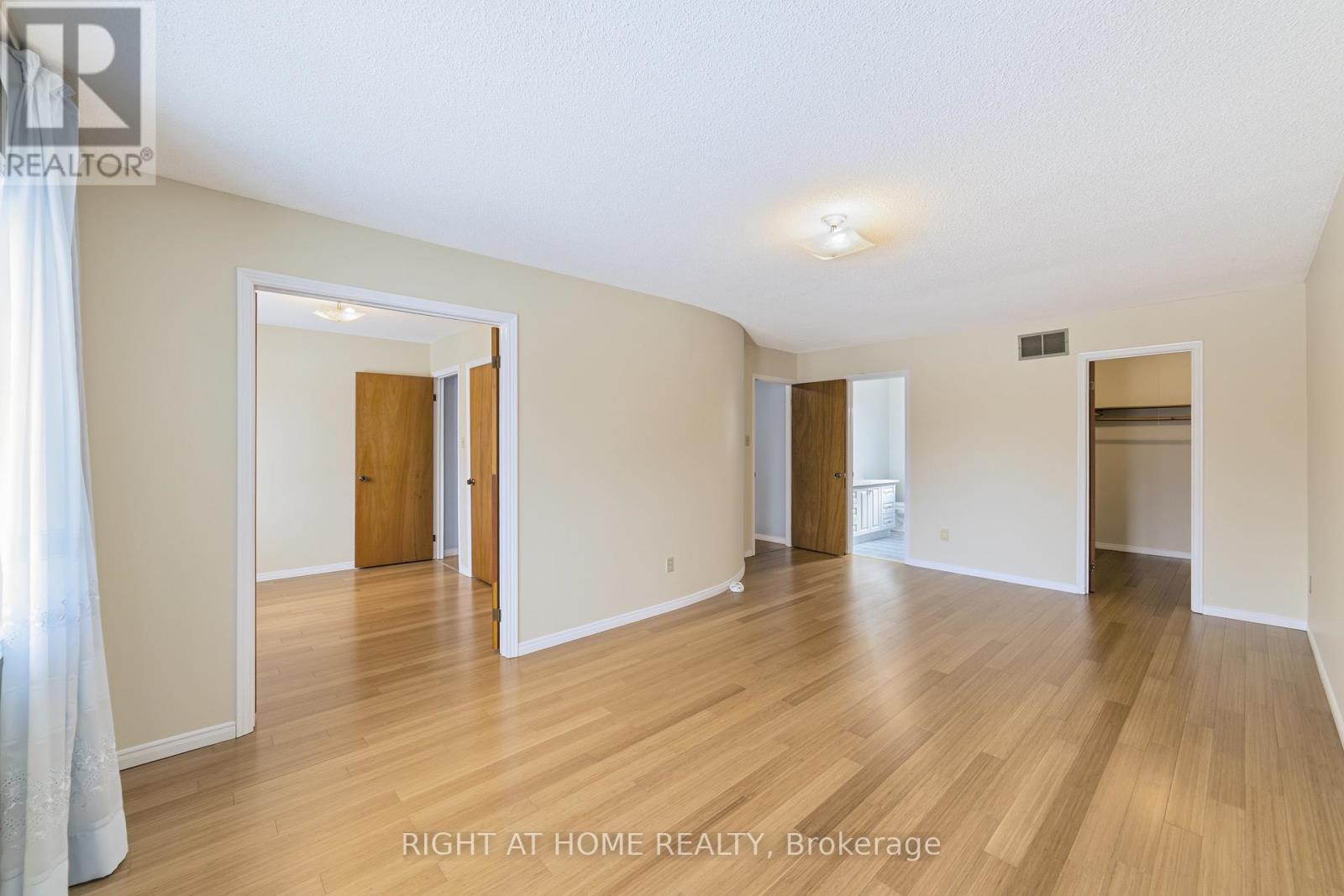 2084 Pen Street, Oakville, Ontario  L6H 3L3 - Photo 23 - W12842778