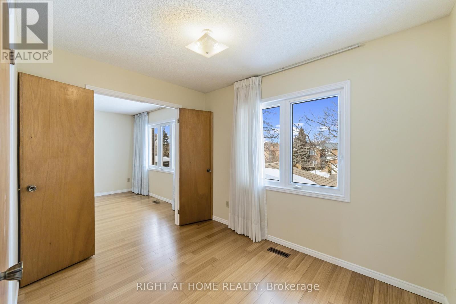 2084 Pen Street, Oakville, Ontario  L6H 3L3 - Photo 25 - W12842778