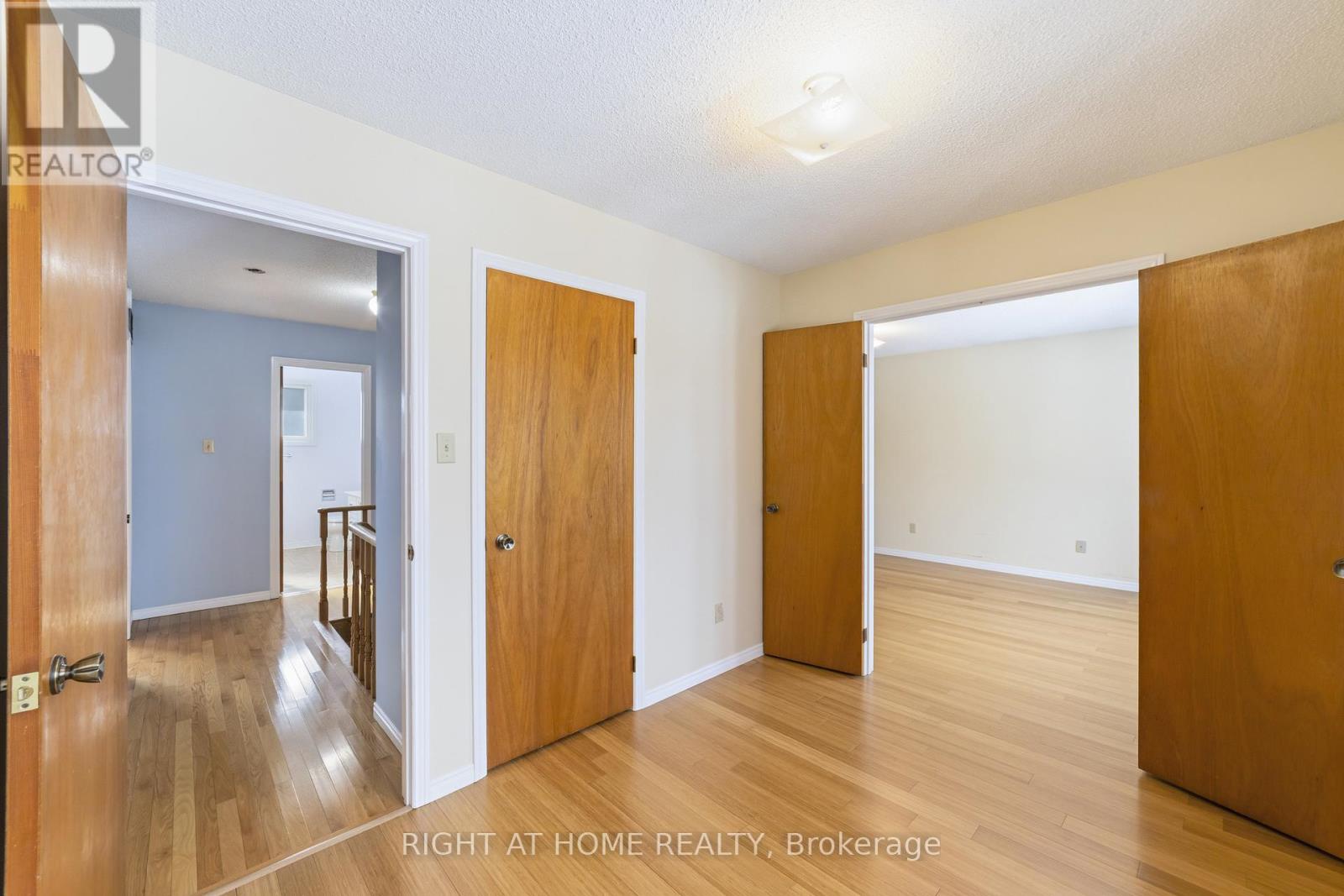 2084 Pen Street, Oakville, Ontario  L6H 3L3 - Photo 26 - W12842778