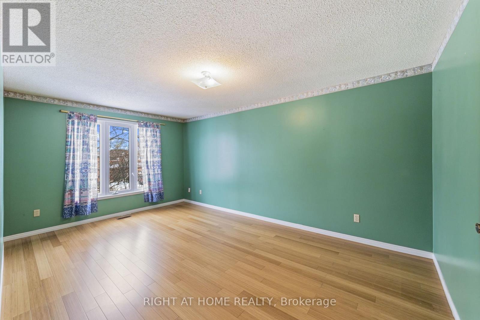 2084 Pen Street, Oakville, Ontario  L6H 3L3 - Photo 29 - W12842778