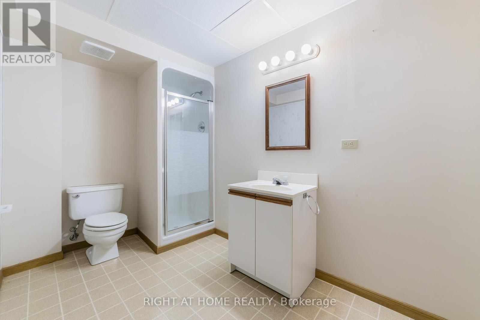 2084 Pen Street, Oakville, Ontario  L6H 3L3 - Photo 35 - W12842778