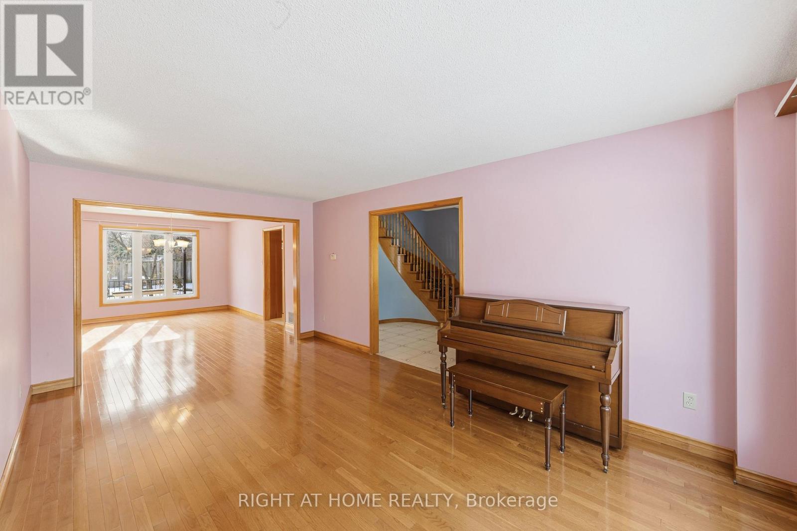 2084 Pen Street, Oakville, Ontario  L6H 3L3 - Photo 8 - W12842778