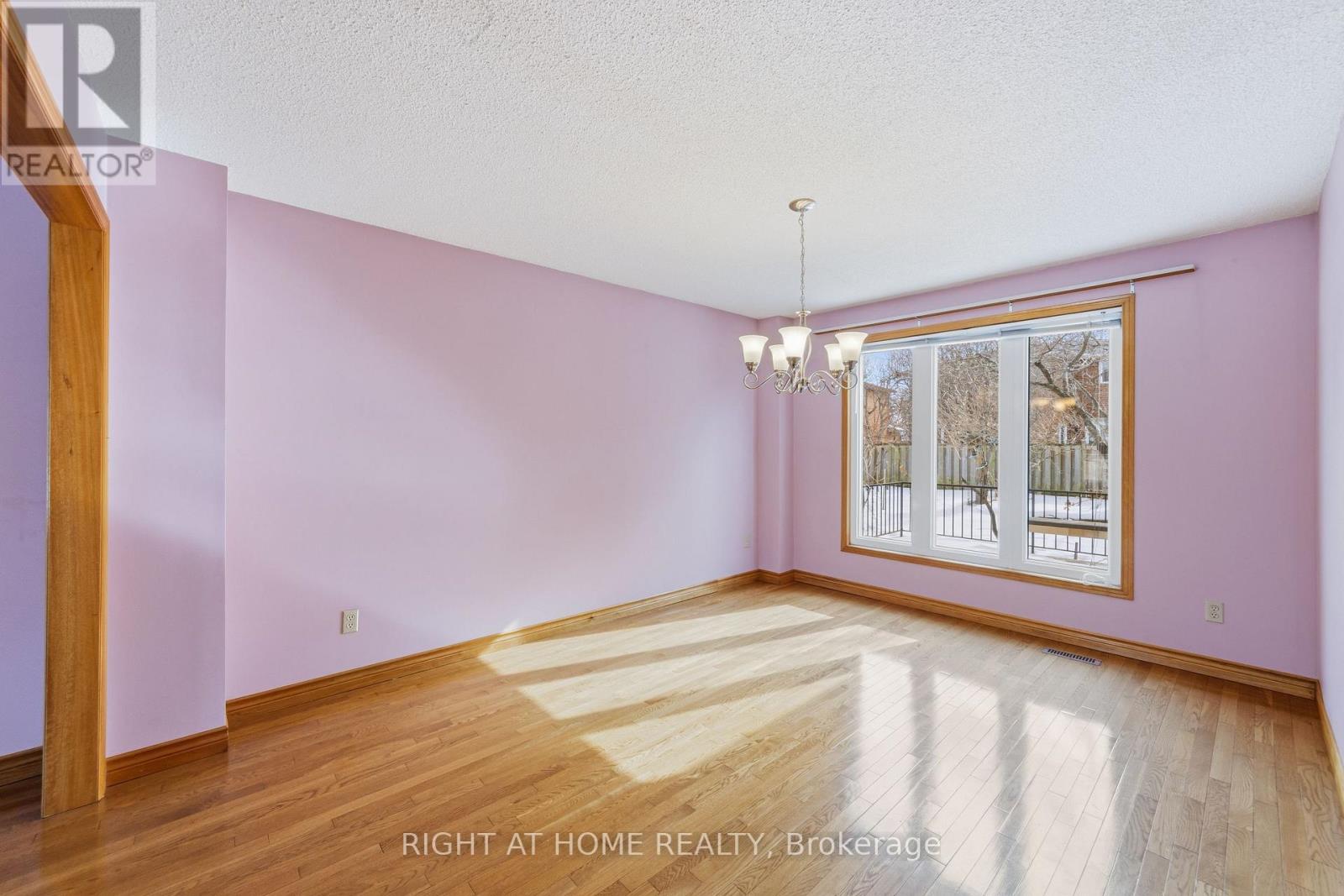 2084 Pen Street, Oakville, Ontario  L6H 3L3 - Photo 9 - W12842778