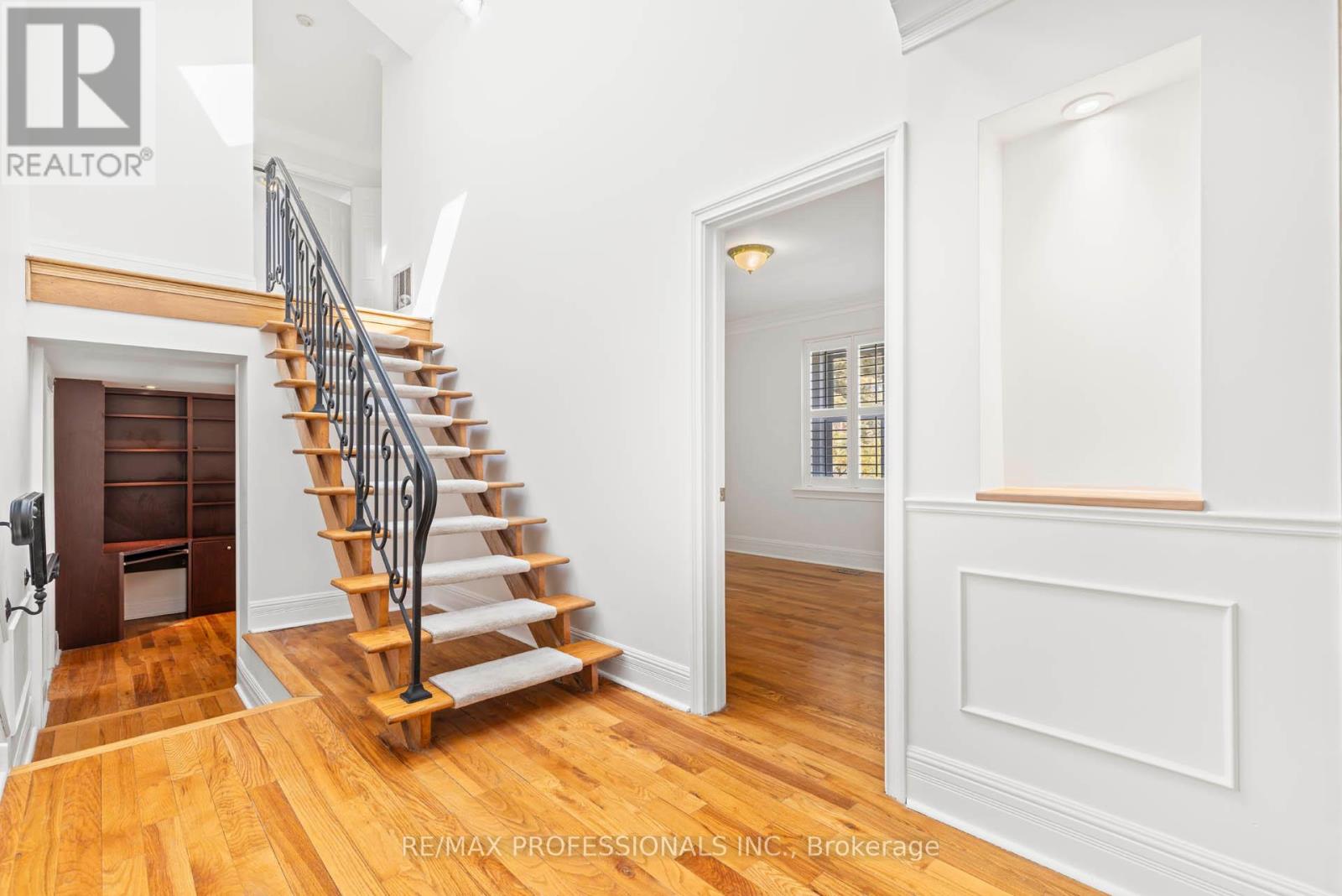 560 Meadow Wood Road, Mississauga (Clarkson), Ontario  L5J 2S3 - Photo 12 - W12842808