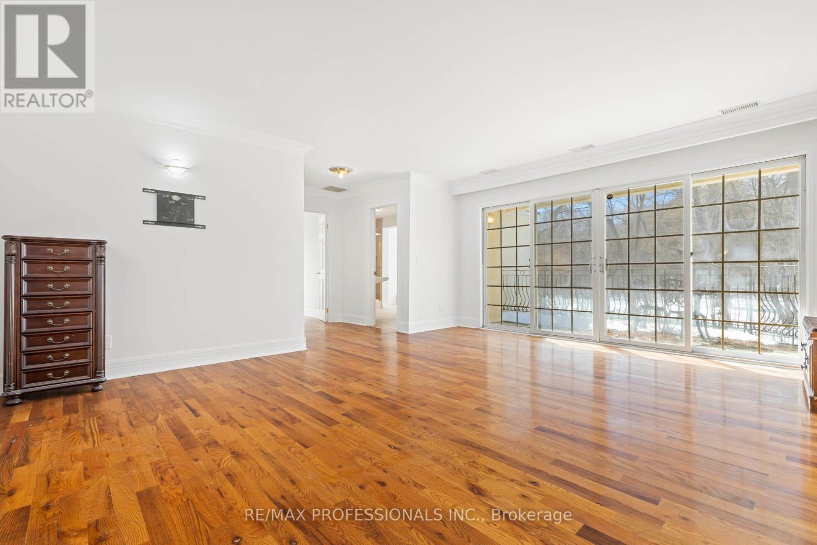 560 Meadow Wood Road, Mississauga (Clarkson), Ontario  L5J 2S3 - Photo 13 - W12842808