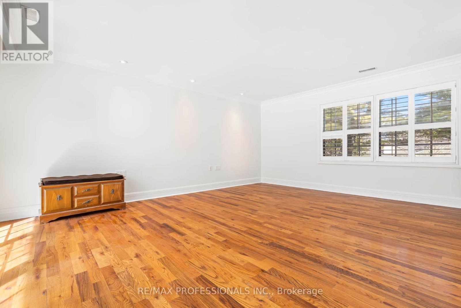 560 Meadow Wood Road, Mississauga (Clarkson), Ontario  L5J 2S3 - Photo 14 - W12842808