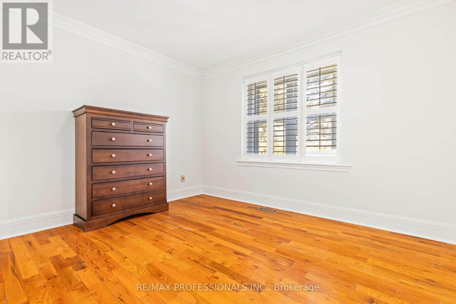 560 Meadow Wood Road, Mississauga (Clarkson), Ontario  L5J 2S3 - Photo 15 - W12842808