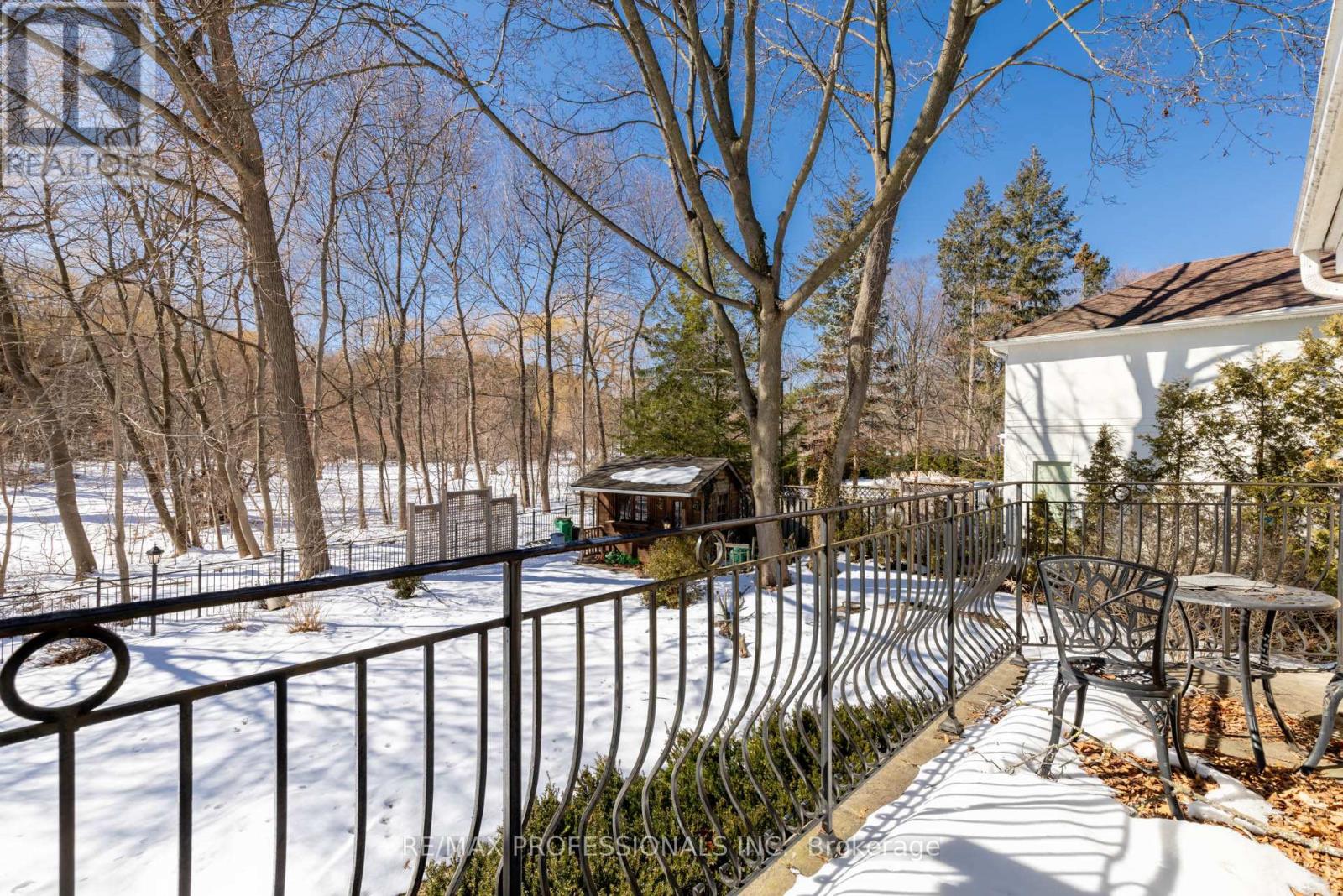 560 Meadow Wood Road, Mississauga (Clarkson), Ontario  L5J 2S3 - Photo 18 - W12842808