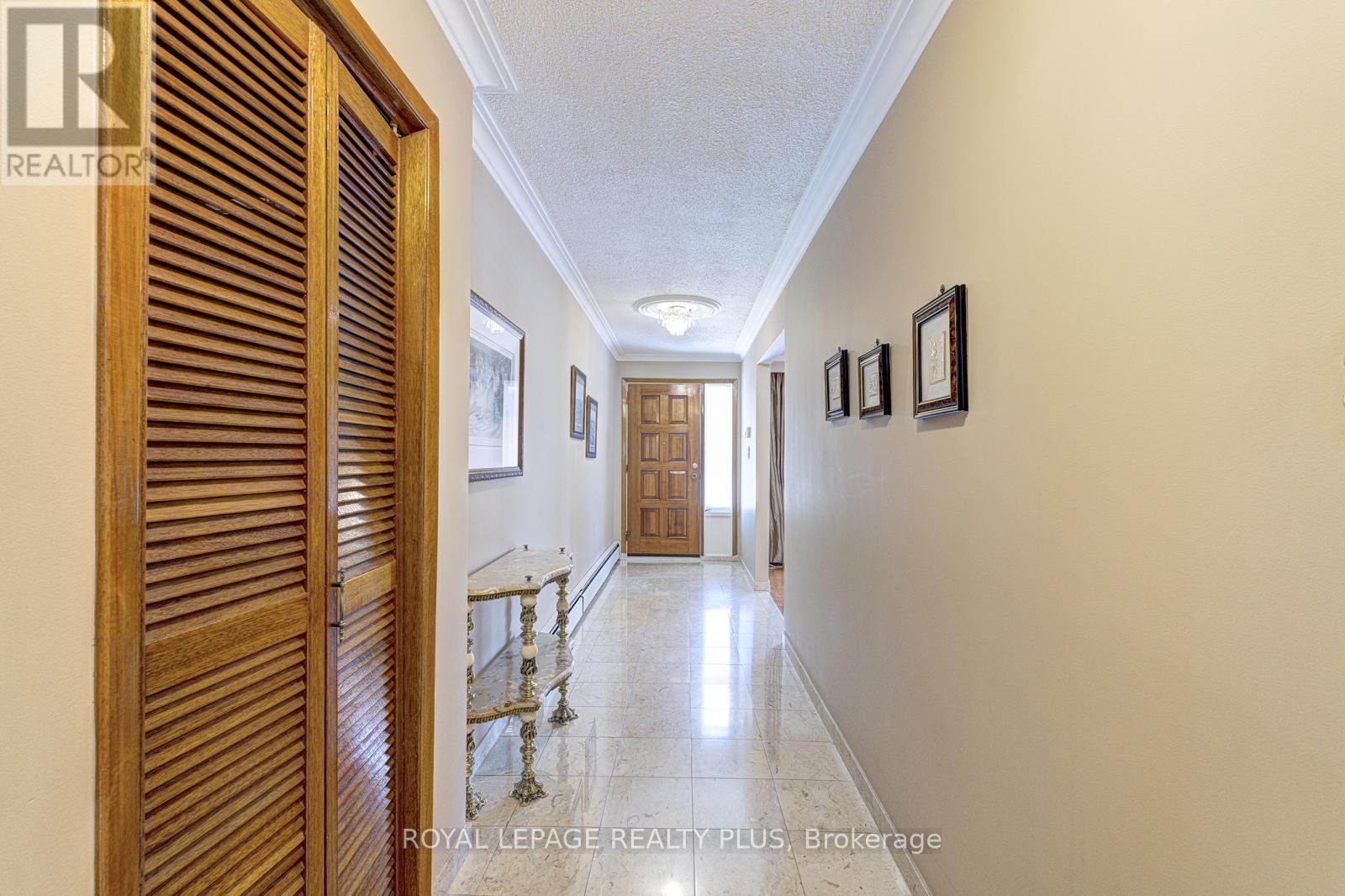 11 Ranwood Drive, Toronto, Ontario  M9N 3E8 - Photo 11 - W12842872