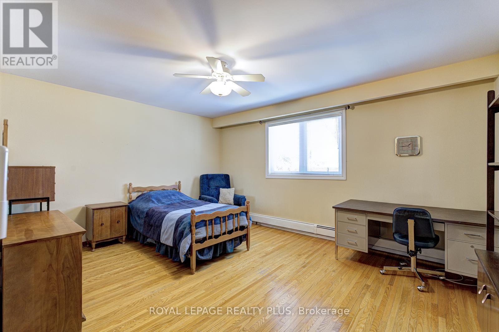 11 Ranwood Drive, Toronto, Ontario  M9N 3E8 - Photo 19 - W12842872