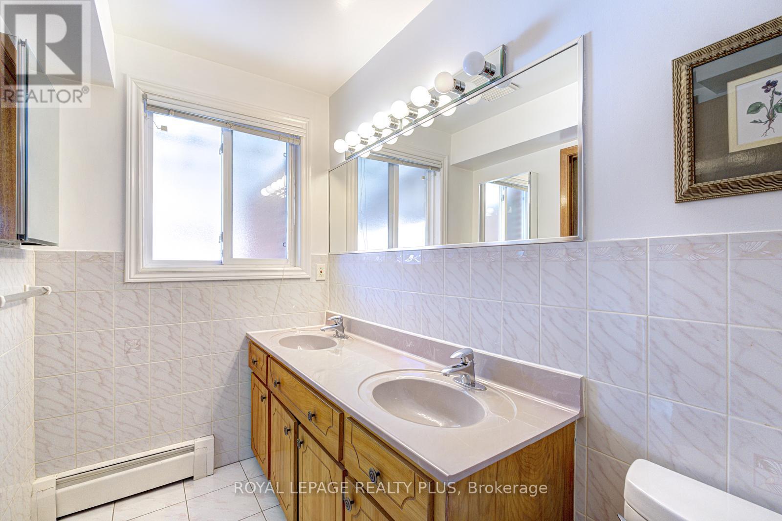 11 Ranwood Drive, Toronto, Ontario  M9N 3E8 - Photo 25 - W12842872