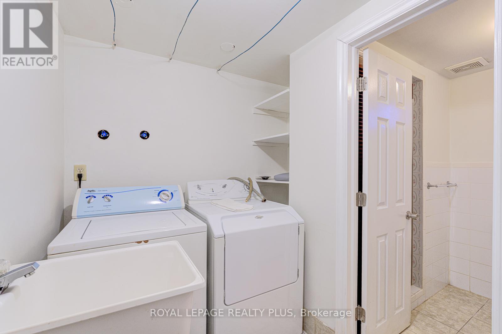 11 Ranwood Drive, Toronto, Ontario  M9N 3E8 - Photo 34 - W12842872