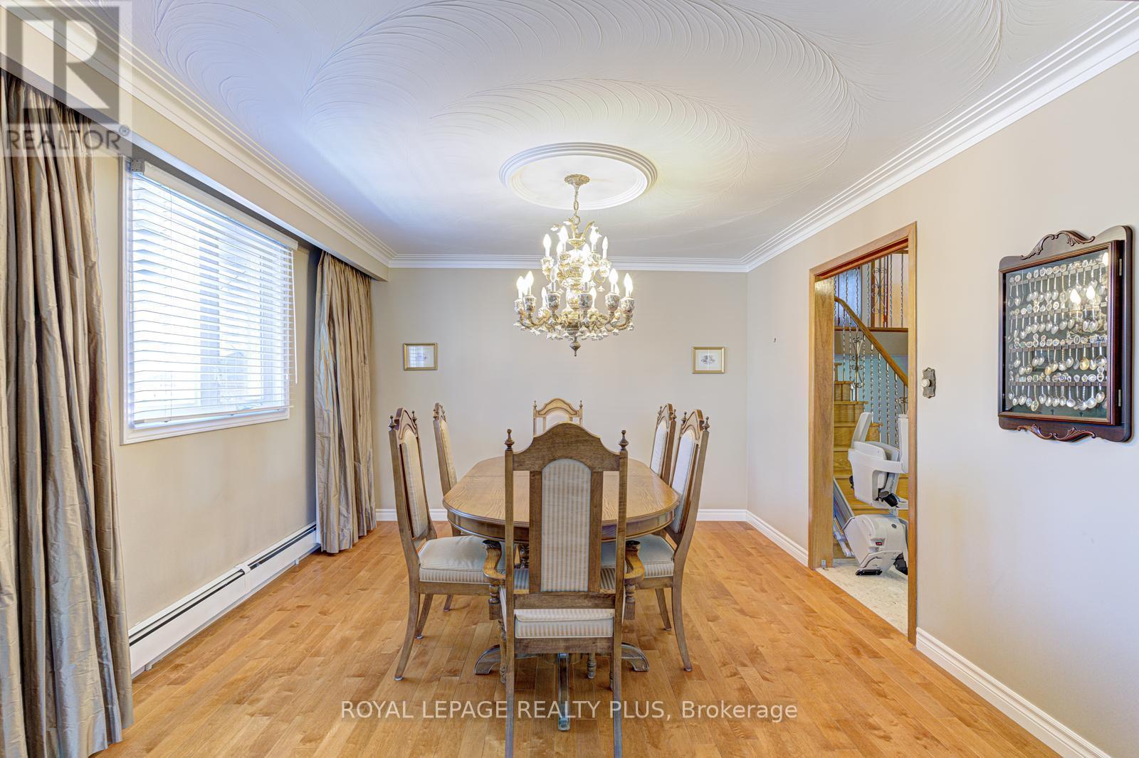 11 Ranwood Drive, Toronto, Ontario  M9N 3E8 - Photo 8 - W12842872