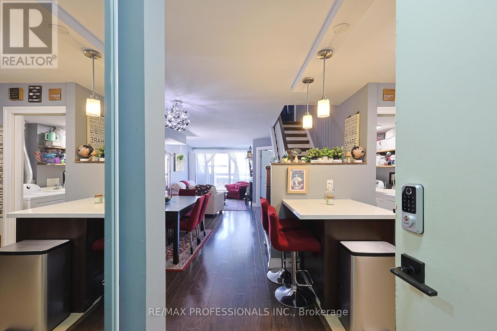 318 - 364 The East Mall Street, Toronto, Ontario  M9B 6C5 - Photo 2 - W12842920