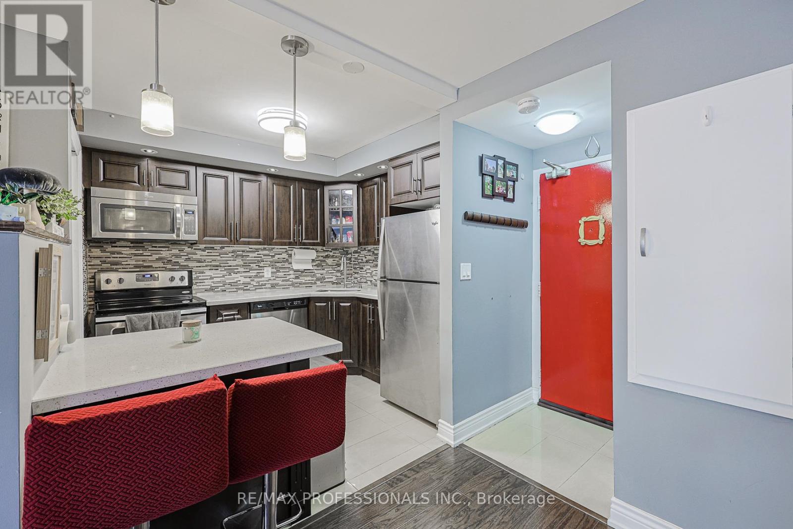 318 - 364 The East Mall Street, Toronto, Ontario  M9B 6C5 - Photo 3 - W12842920