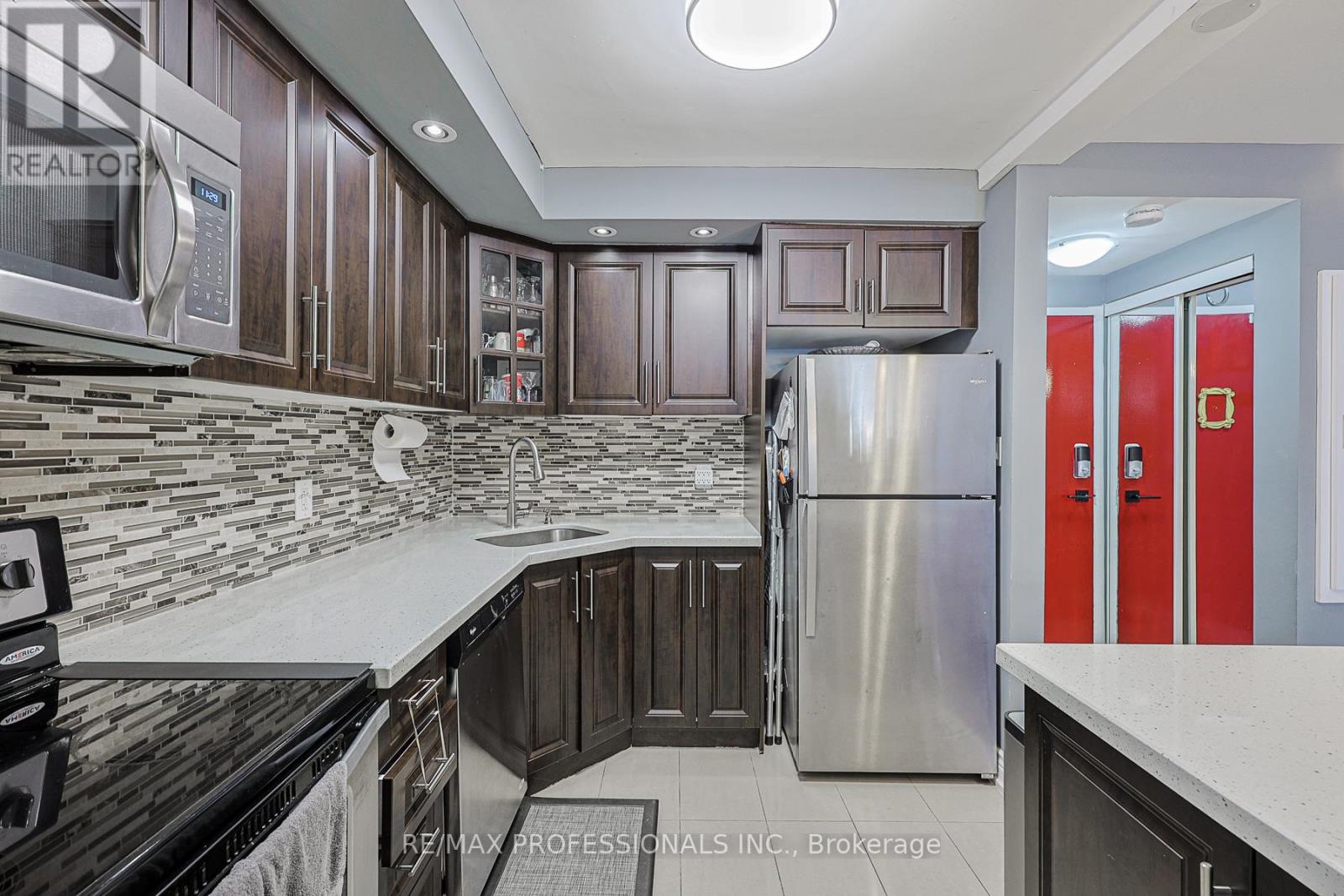 318 - 364 The East Mall Street, Toronto, Ontario  M9B 6C5 - Photo 5 - W12842920