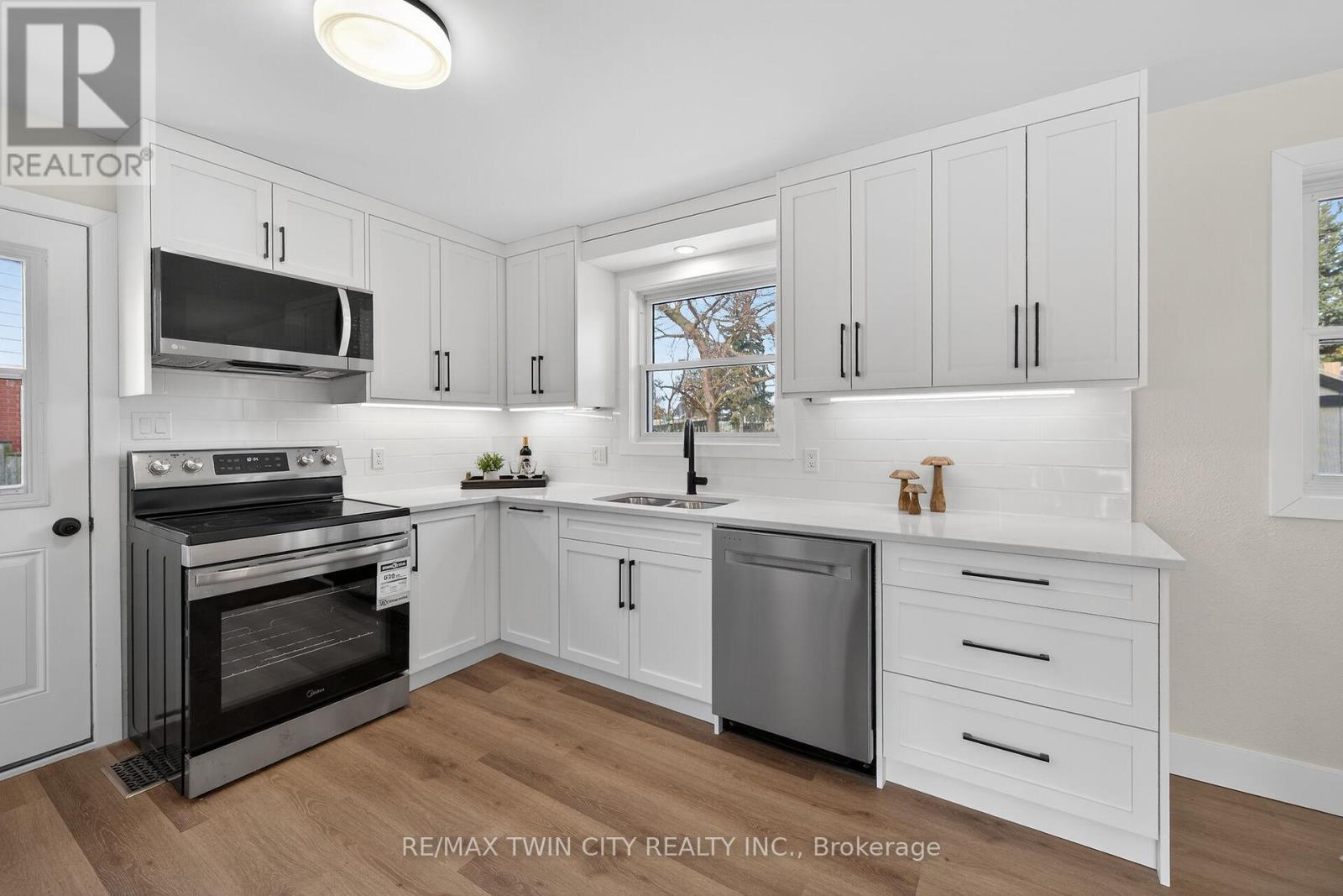 1418 Pineview Court, Cambridge, Ontario  N3H 4X1 - Photo 15 - X12842886