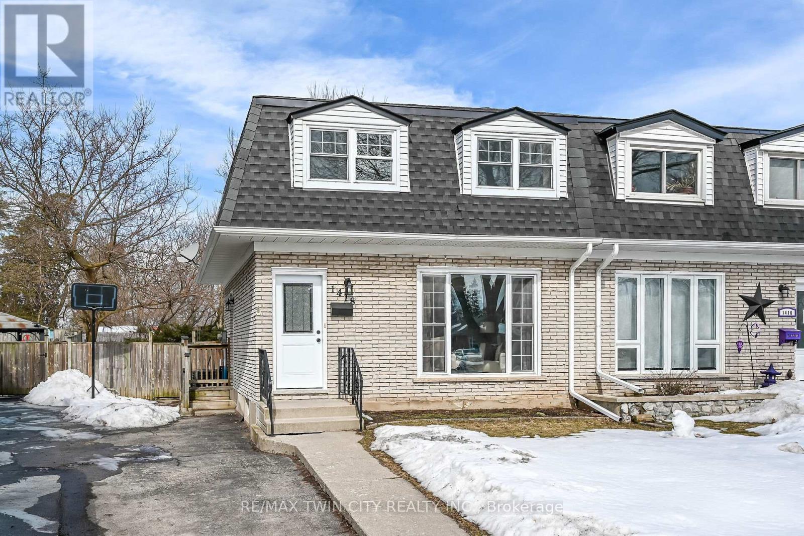 1418 Pineview Court, Cambridge, Ontario  N3H 4X1 - Photo 2 - X12842886