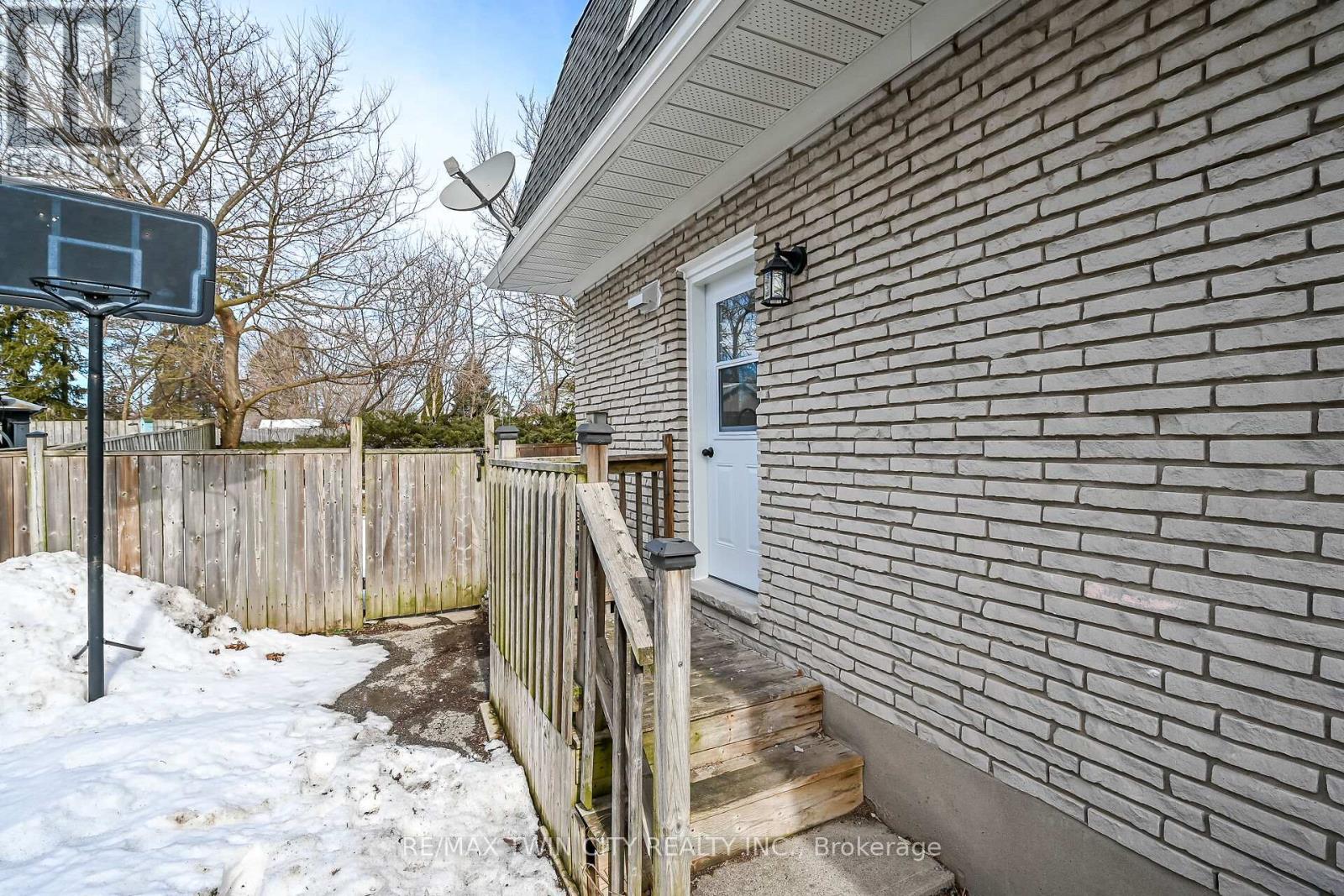 1418 Pineview Court, Cambridge, Ontario  N3H 4X1 - Photo 44 - X12842886