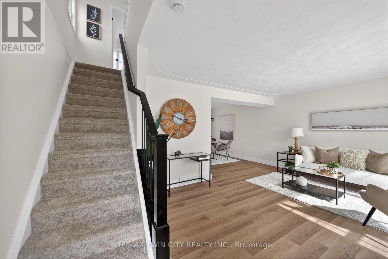 1418 Pineview Court, Cambridge, Ontario  N3H 4X1 - Photo 5 - X12842886