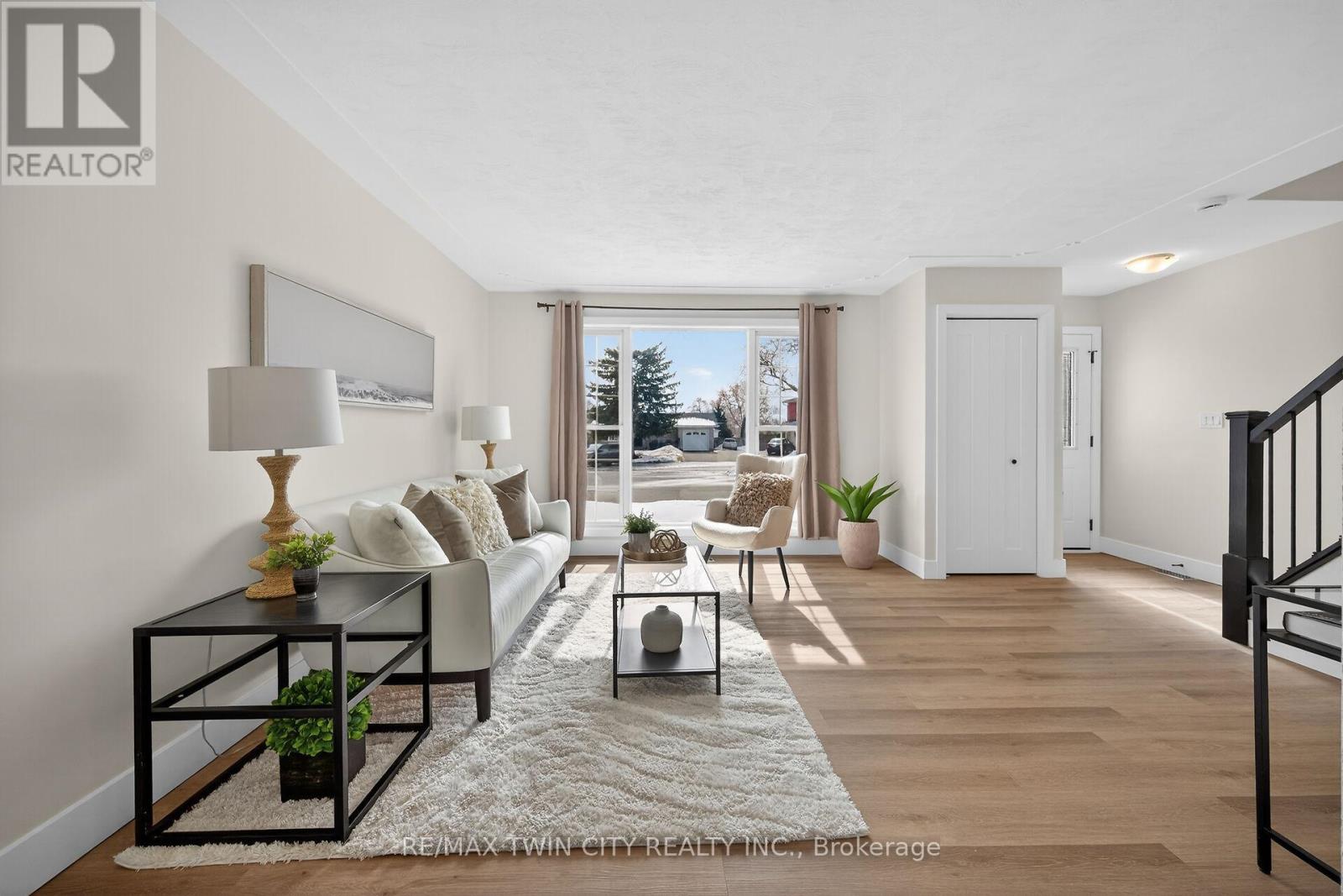 1418 Pineview Court, Cambridge, Ontario  N3H 4X1 - Photo 9 - X12842886