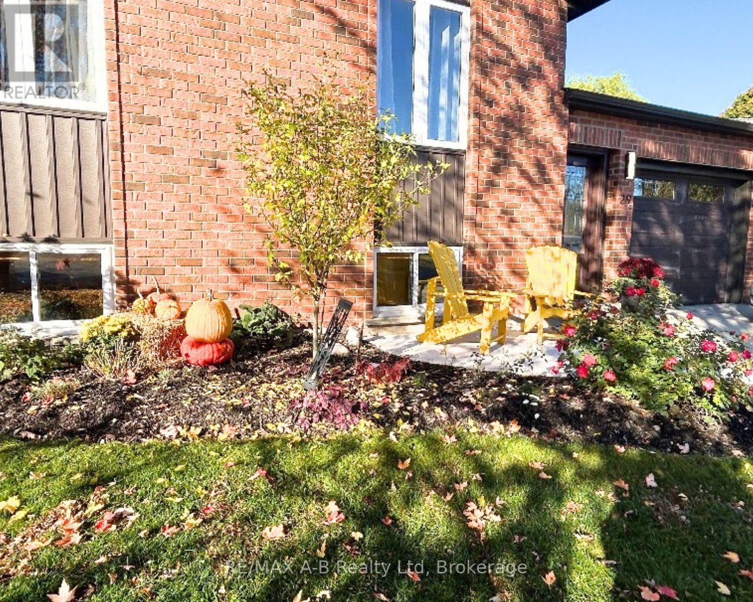 29 Dunsford Crescent, St. Marys, Ontario  N4X 1A5 - Photo 4 - X12840536