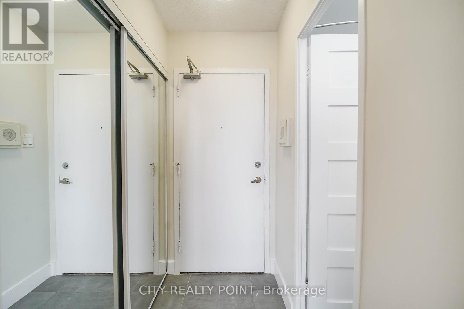 1101 - 666 Spadina Avenue, Toronto, Ontario  M5S 2H8 - Photo 2 - C12799192