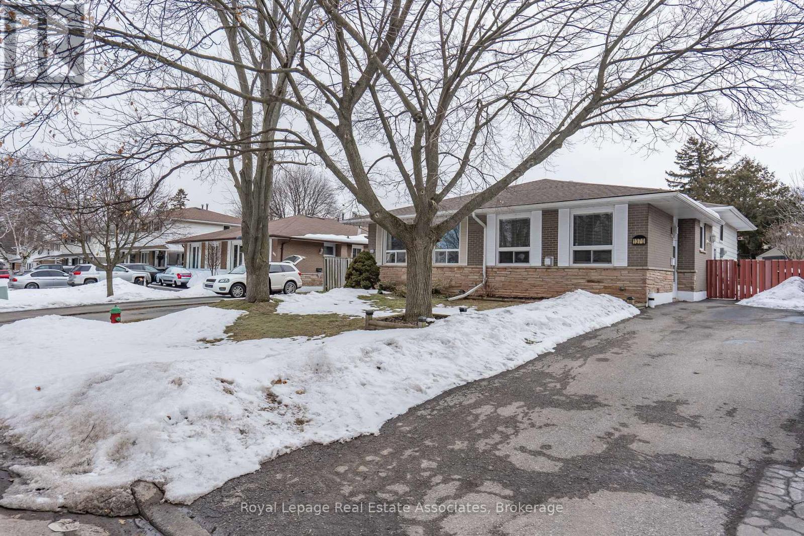 1370 Roylen Road, Oakville, Ontario  L6H 1V4 - Photo 1 - W12834474