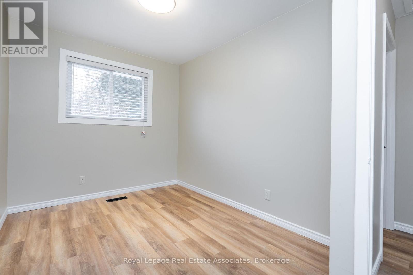 1370 Roylen Road, Oakville, Ontario  L6H 1V4 - Photo 17 - W12834474