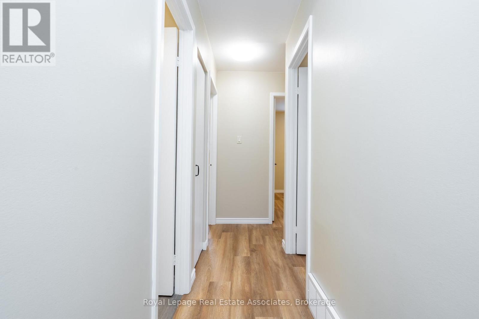 1370 Roylen Road, Oakville, Ontario  L6H 1V4 - Photo 11 - W12834474