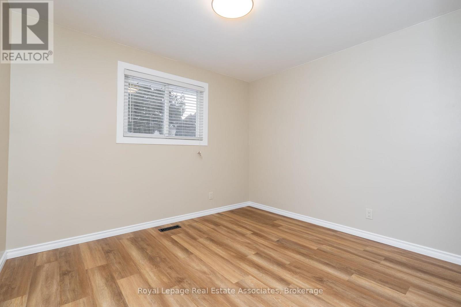 1370 Roylen Road, Oakville, Ontario  L6H 1V4 - Photo 15 - W12834474