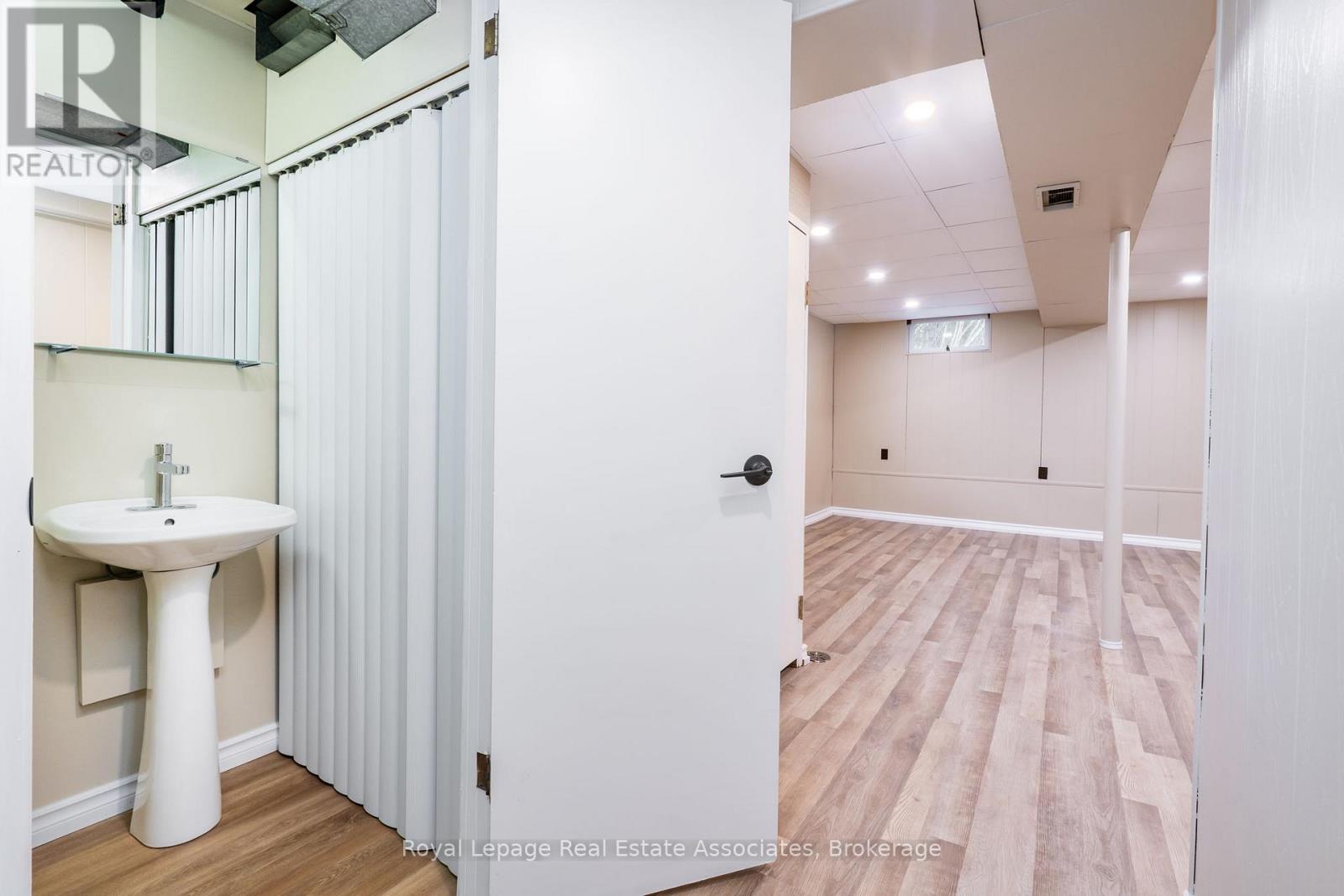 1370 Roylen Road, Oakville, Ontario  L6H 1V4 - Photo 22 - W12834474