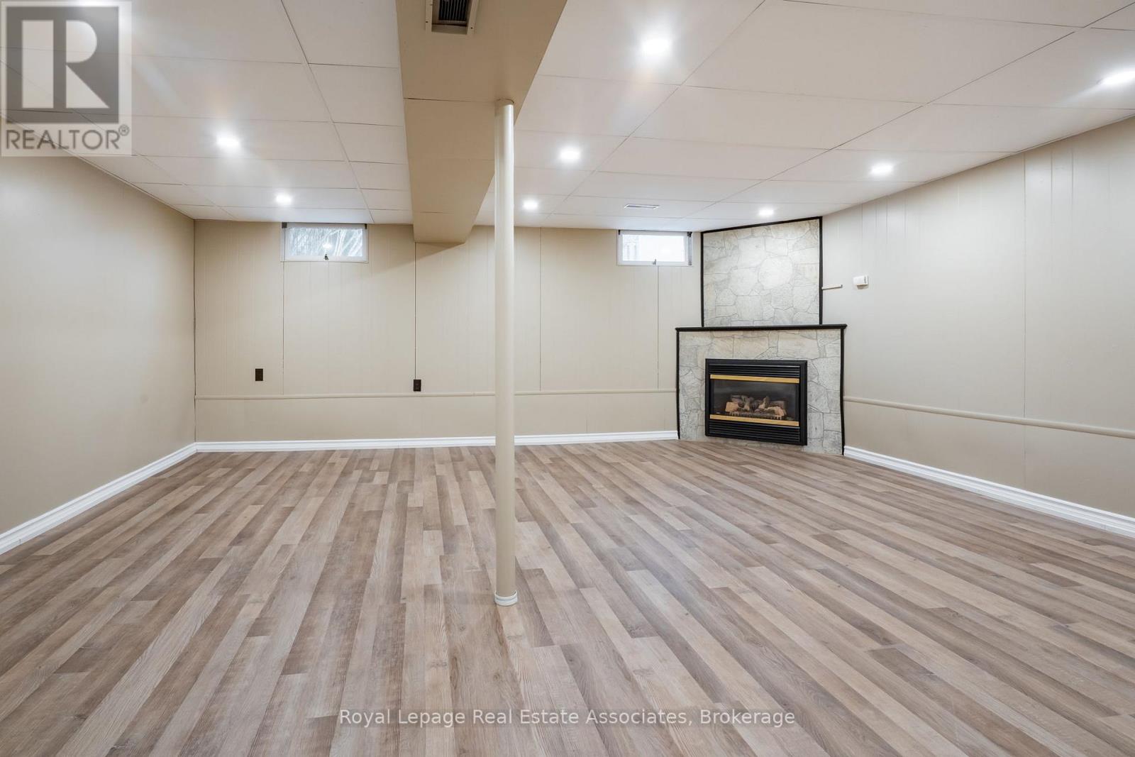 1370 Roylen Road, Oakville, Ontario  L6H 1V4 - Photo 24 - W12834474