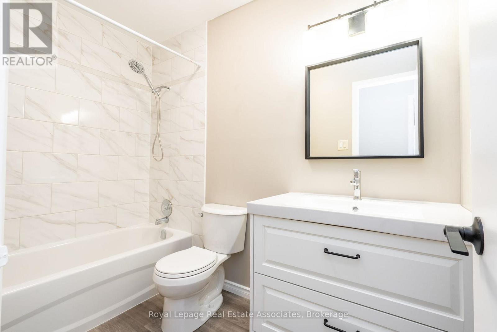 1370 Roylen Road, Oakville, Ontario  L6H 1V4 - Photo 12 - W12834474