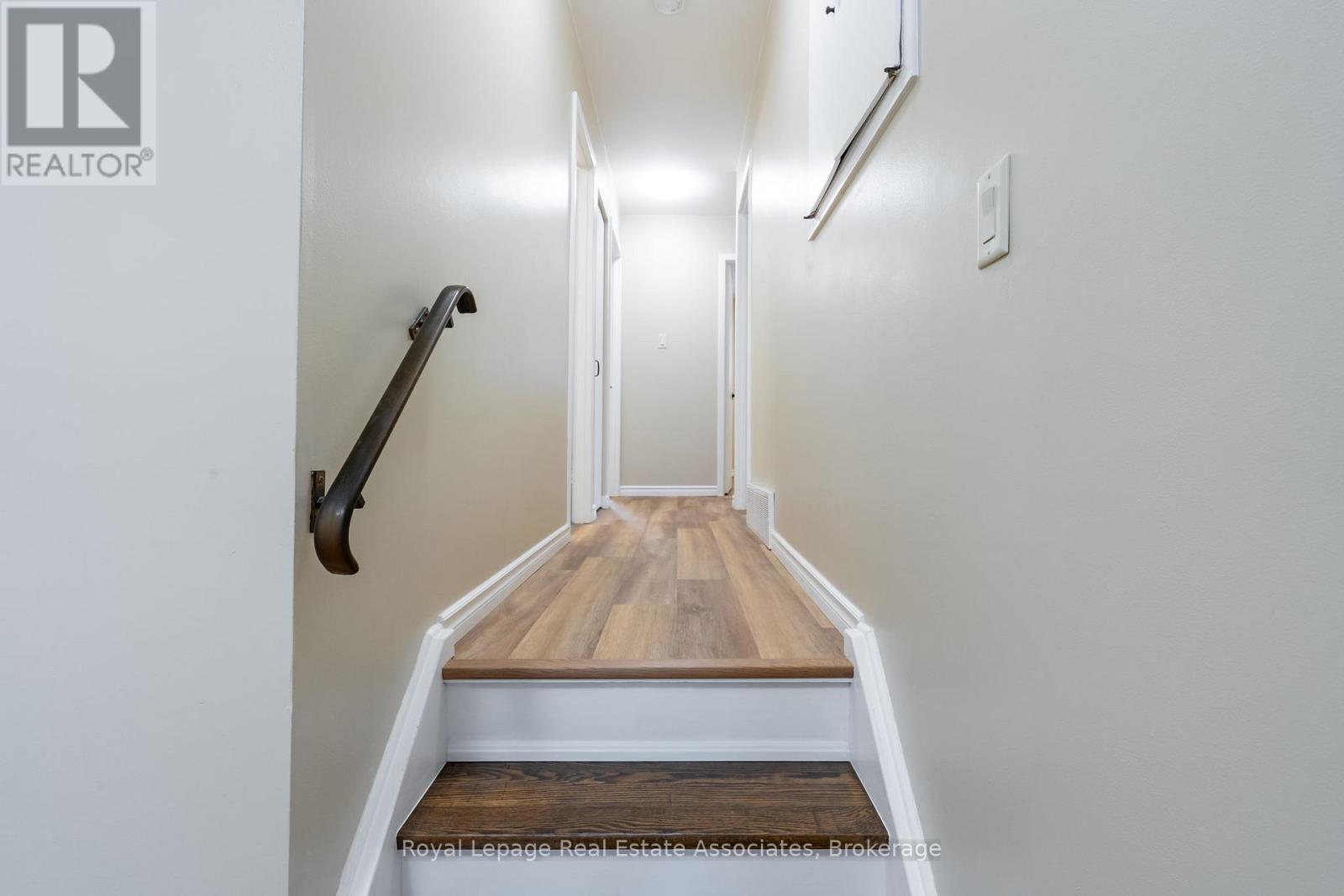 1370 Roylen Road, Oakville, Ontario  L6H 1V4 - Photo 10 - W12834474