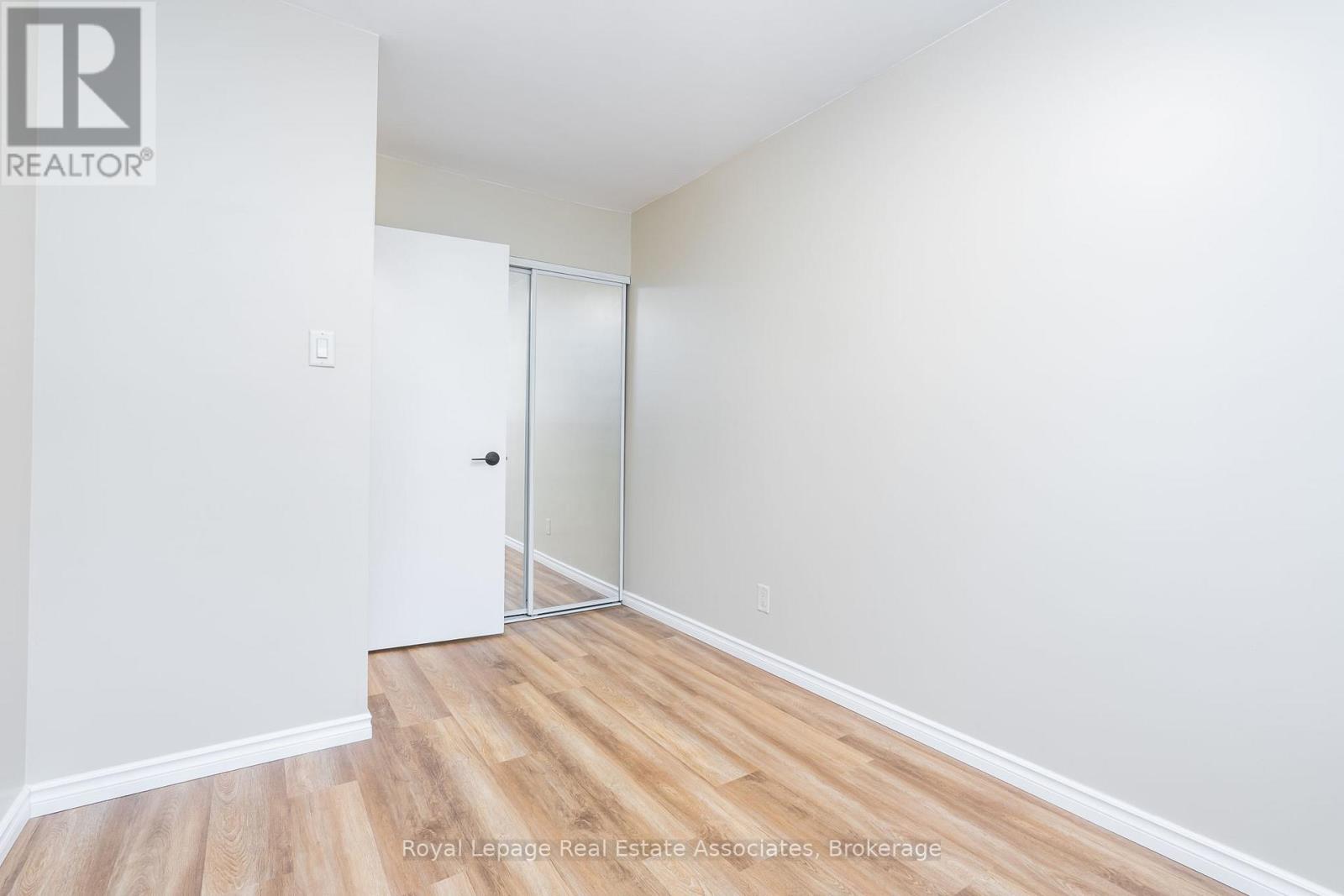 1370 Roylen Road, Oakville, Ontario  L6H 1V4 - Photo 18 - W12834474