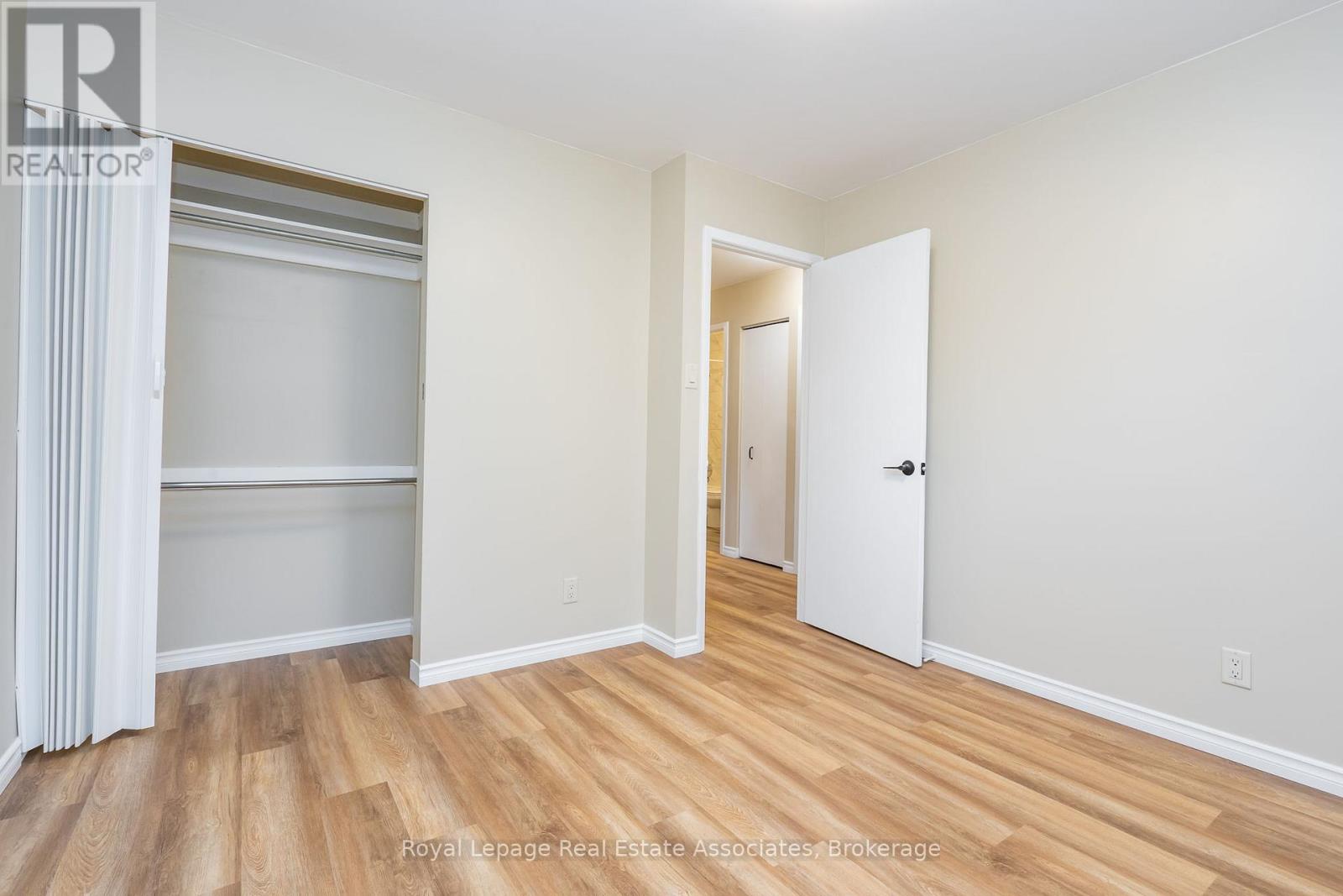 1370 Roylen Road, Oakville, Ontario  L6H 1V4 - Photo 16 - W12834474