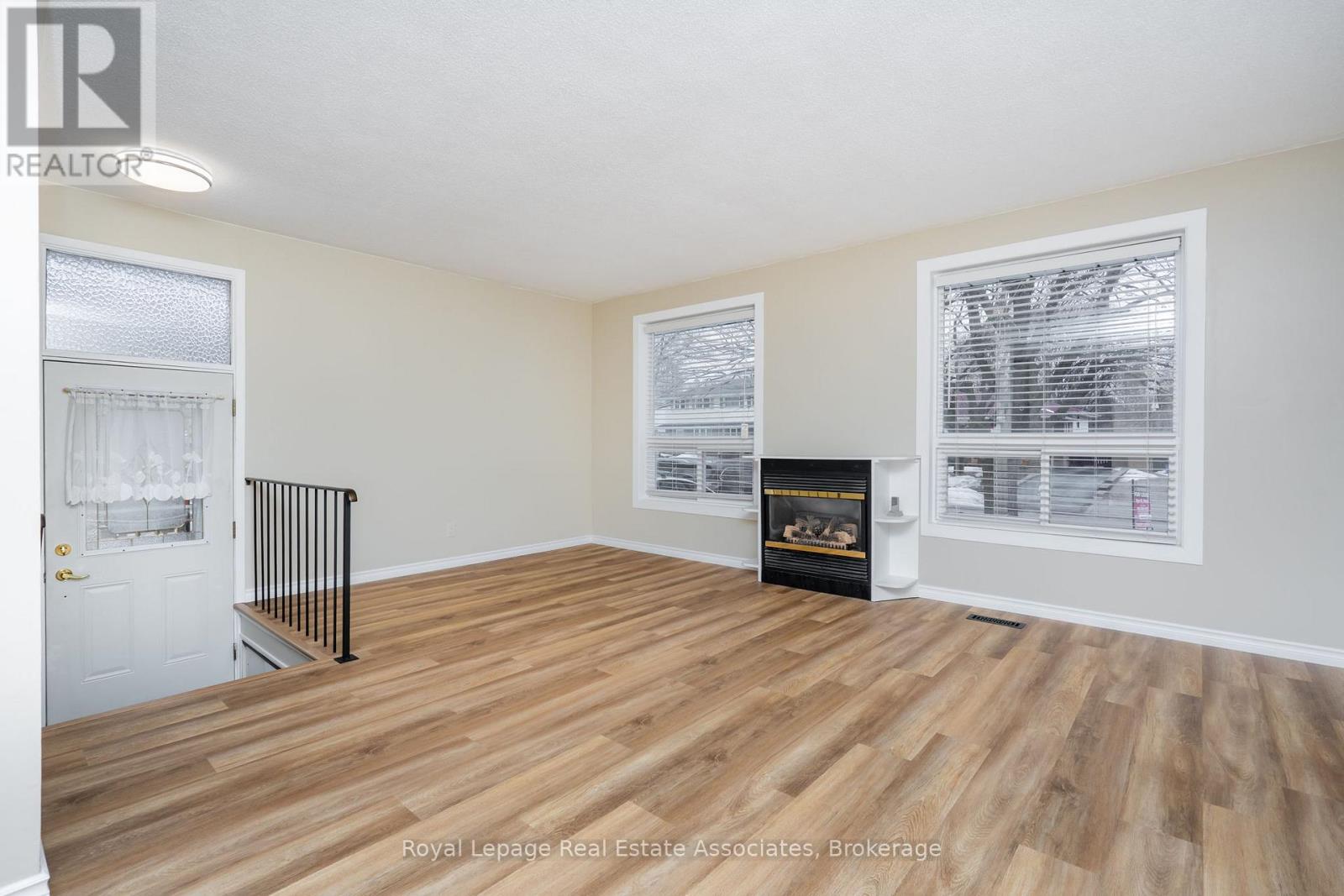 1370 Roylen Road, Oakville, Ontario  L6H 1V4 - Photo 2 - W12834474