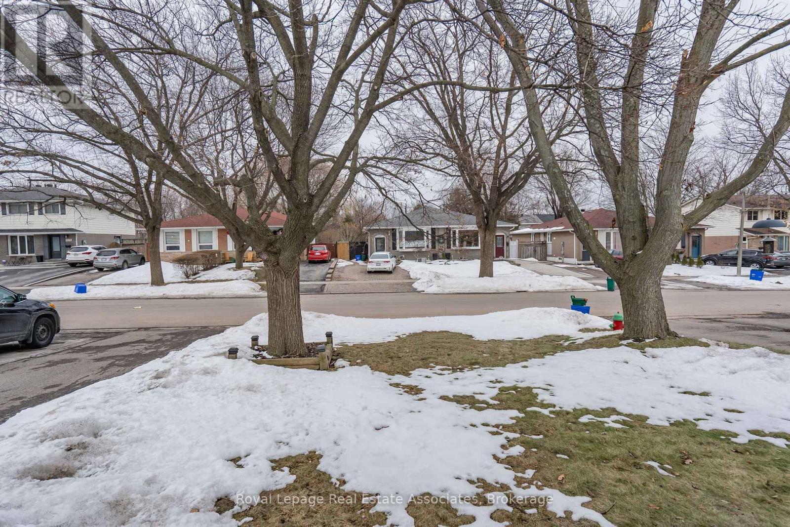 1370 Roylen Road, Oakville, Ontario  L6H 1V4 - Photo 41 - W12834474