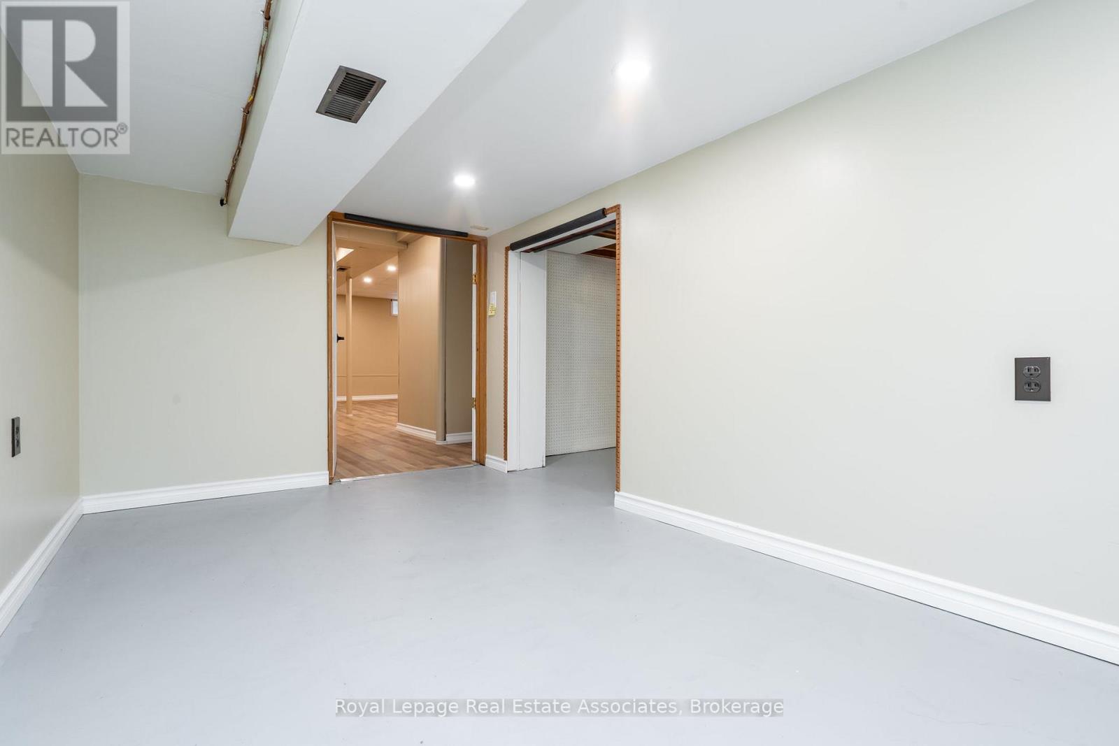 1370 Roylen Road, Oakville, Ontario  L6H 1V4 - Photo 30 - W12834474